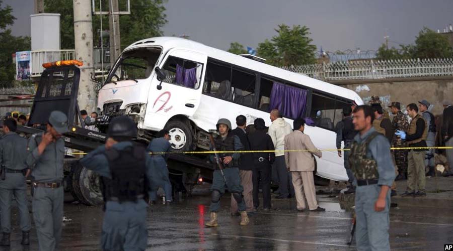 حمله انتحاری بر موتر حامل کارمندان دادستانی کل افغانستان 