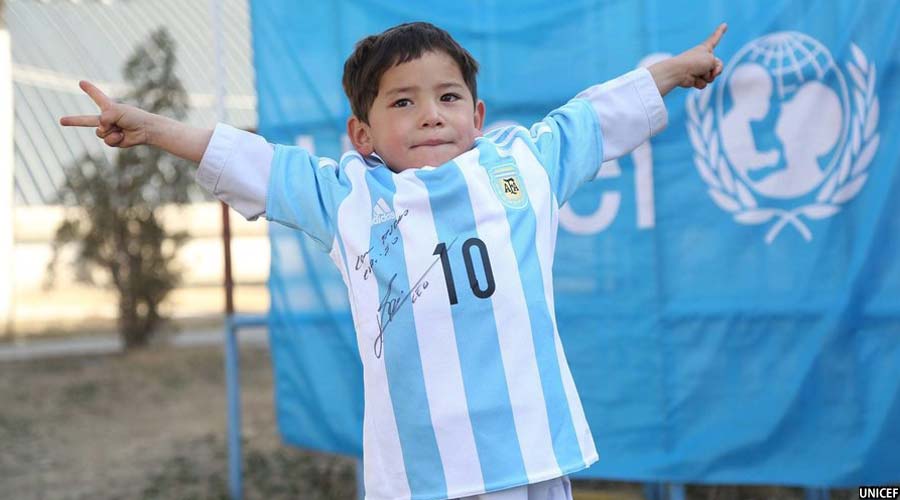 Morteza-the-Afghan-messi-with-Jersey-of-Messi-sign