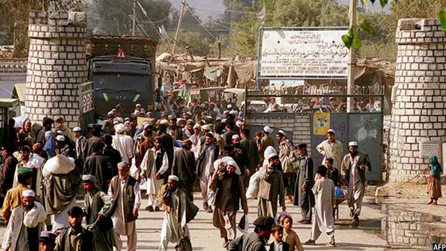 Pak deports afghans