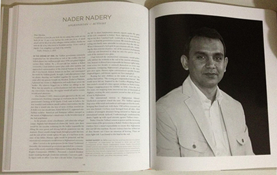  نادر نادری در کتاب عدالت، اثر ماریانا کوک نویسنده و عکاس آمریکایی