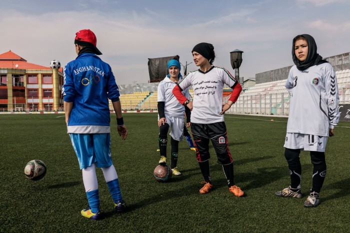 سال 2016، اعضای تیم فوتبال زنان در حال تمرین در کابل / عکس : نوییورک تایمز