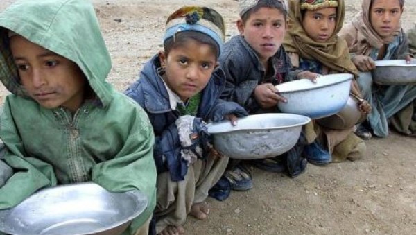 بر اساس یافته‌های اداره احصاییه مرکزی افغانستان ۵۸ درصد فقیران چند بُعدی را کودکانی زیر سن ۱۸ سال تشکیل می‌دهند