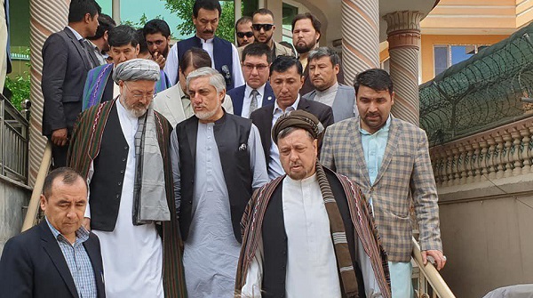 محقق بعد از ظهر روز گذشته(1سنبله) در یک نشست خبری در کابل اعلام کرد که از تیم صلح و اعتدال به رهبری محمد حنیف اتمر جدا شده و به تیم ثبات و همگرایی پیوسته است