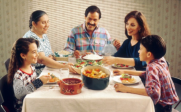 خوردن شام در کنار اعضای خانواده به خودی خود کار خاصی است.