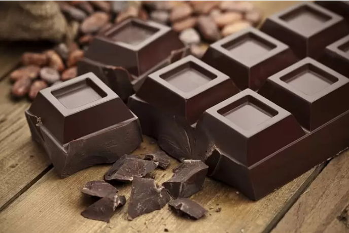 خوردن کاکائو خالص که بیش از 70٪ کاکائو است با هورمون استرس، تست کورتیزول مقابله می کند و تأثیر کلی آن را بر بدن می گذارد