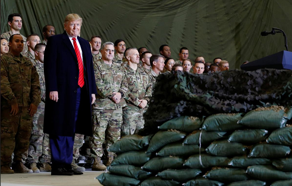 رئیس جمهور آمریکا دونالد ترامپ در یک سفر غیر منتظره از پایگاه هوایی بگرام ، افغانستان ، 28 نوامبر 2019 / عکس رویترز