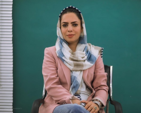 خانم شهید در کابل به دنیا آمده و درس خوانده است. او در رشته خبرنگاری از دانشگاه کابل فارغ التحصیل شده و از همان زمان نیز در این حوزه کار کرده است. اکنون بیش از 12 سال از کار خانم شهید با شبکه های تلویزیونی طلوع و طلوع نیوز می‌گذرد