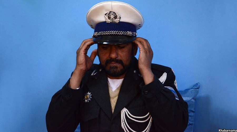 صبور شیرزاد شفاف ترین پولیس ترافیک افغانستان لقب گرفته است