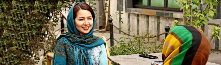 مفهوم ناشناخته؛ دختر افغان حریم خصوصی را با اجرای نمایش سفید برجسته کرد