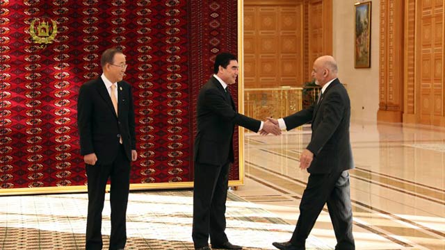 رییس جمهور غنی همراه با رییس جمهور ترکمنستان و بان کی‌مون در نشست جهانی ترانسپورت پایدار