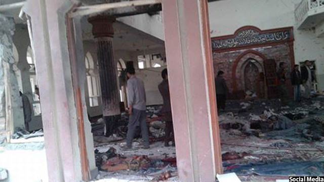 نمایی پس حمله‌ی انتحاری در این مسجد