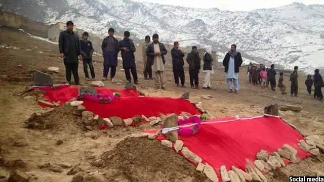 این سه برادر در قبرستانی در نزدیکی خانه شان به خاک سپرده شده اند