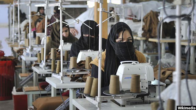 شماری از زنان افغانستان به این باور اند که نابرابری اقتصادی بین زنان و مردان، بسترساز نابرابری‌های اجتماعی و سیاسی می‌باشد