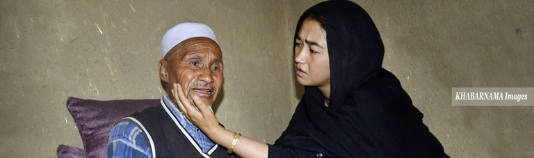 غروب حسین و غم راضیه؛ تاثیر چهارشنبه خونین بر پدر فلج و مادر بیمار در کابل