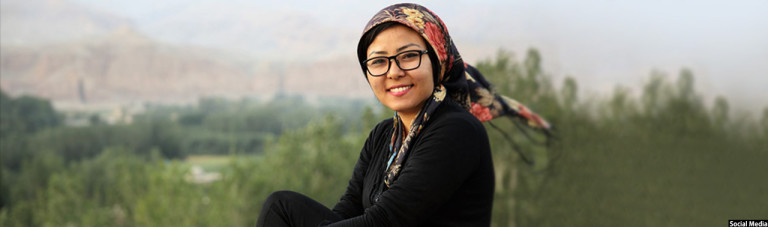 دختر خلاق در فیس‌بوک؛ ایجاد کتاب‌خانه، فروش تابلو و فراخوانی برای اهدای کتاب در کابل
