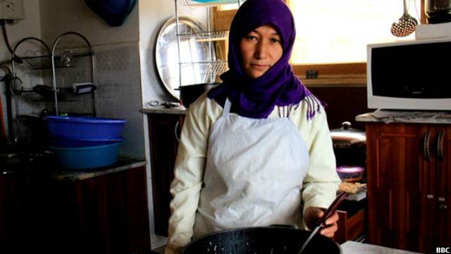 Bamyan-women-cafe0