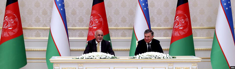 دست دوستی افغانستان–ازبیکستان؛ انعقاد 20 موافقت‌نامه همکاری میان کابل-تاشکند