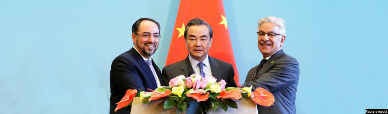 چین میزبان افغانستان و پاکستان؛ از بهبود روابط کابل – اسلام آباد تا تاکید بر مصالحه با شورشیان طالبان