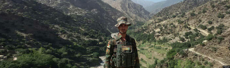 زندگی یک قهرمان شرق افغانستان؛ محمدعمر سربازی که انتحارکننده را در آغوش گرفت کیست؟