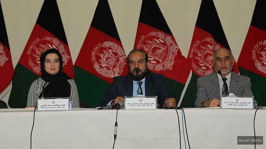 مقام‌های کمیسیون مستقل انتخابات افغانستان می‌گویند که این کمیسیون تمام تلاش خود را کرد که انتخابات غزنی نیز مانند دیگر ولایات به موقع برگزار شود، اما کوشش آن‌ها نتایج مثمری نداشت