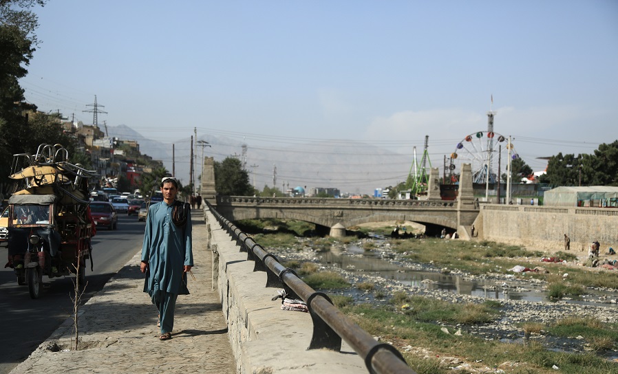 دریای کابل تقریبا از وسط شهر کابل گذشته است