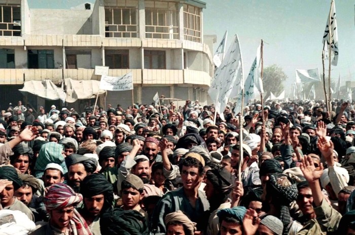 تظاهرات اعضای طالبان در سال 1998 بر علیه حملات هوایی ایالات متحده