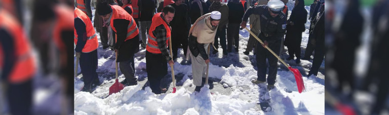 حشر عمومی؛ روایت تصویری پاک کاری جاده ها از برف در شهر غزنی