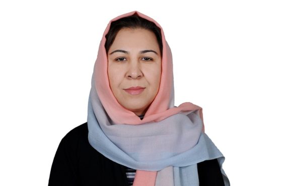 شینکی کروخیل نماینده مردم کابل در پارلمان یکی از بیماران سرطان سینه بوده که اکنون بر این بیماری غالب شده است