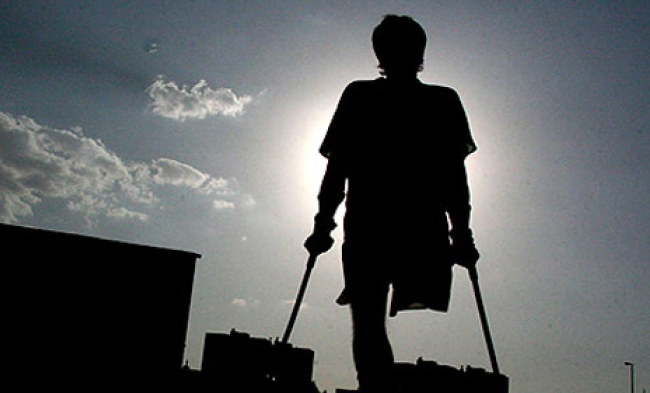 سازمان جهانی صحت در مورد چندین دهه جنگ و درگیری، گزارش 800 هزار افغان دارای معلولیت را که 2.7 درصد کشور را در بر می‌گیرد، گزارش داده است