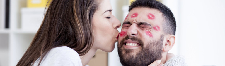 روز جهانی بوسه؛ 8 استاتوس جالب در باره بوسیدن در میان کاربران فیسبوک افغانستان