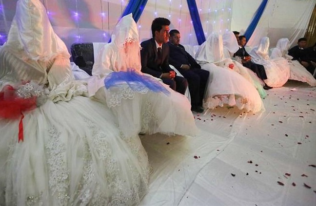 مراسم عروسی دسته جمعی بیشتر در ولایت های کابل، بلخ، غزنی، دایکندی و فراه برگزار می‌شود و مورد استقبال مردم قرار گرفته است