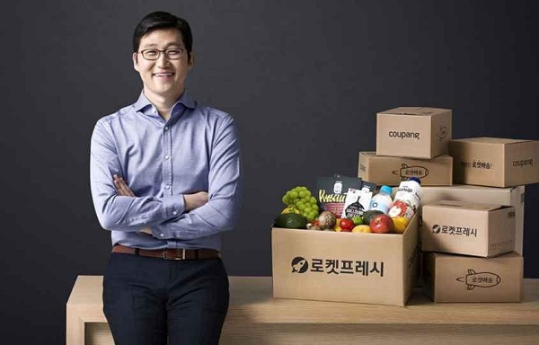 کیم بنیانگذار و مدیر عامل شرکت کوپانگ، غول ۹ میلیارد دالری تجارت الکترونیک است که لقب آمازون کره جنوبی را از آنِ خود کرده‌است.