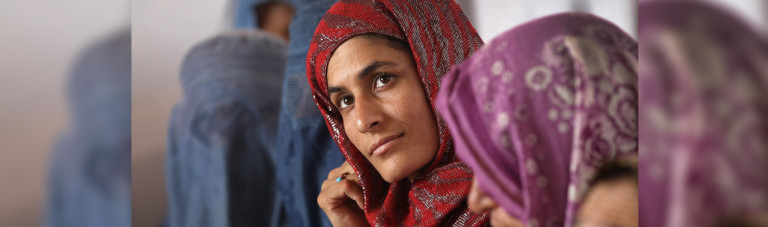 از تغییر سمبول ها تا تفاوت نگاه ها؛ چگونه جامعه شهری افغانستان به سوی الگوهای زنانه عبور می کند؟
