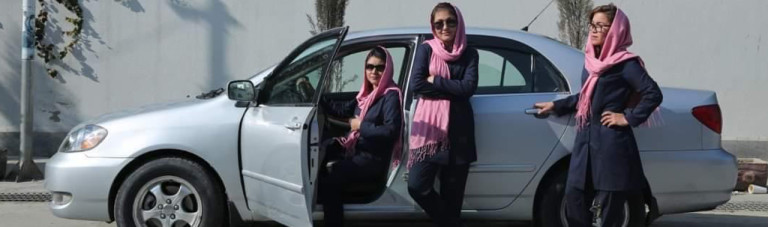 تکسی گلابی؛ خدمات نقل و انتقال ویژه زنان در پایتخت افغانستان