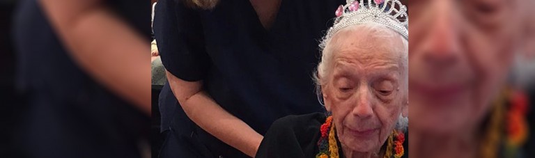 زن ۱۰۱ ساله که در پاندمی ۱۹۱۸ به دنیا آمده است، کرونا را شکست داد