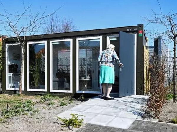 خانه‌ای شیشه‌ای در هلند که مخصوص سالمندان دچار فراموشی ساخته شده‌است 