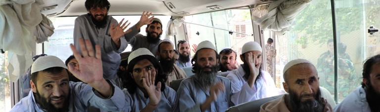 تلاش ها برای ادامه آتش بس؛ نزدیک به 900 زندانی طالبان امروز آزاد می شود