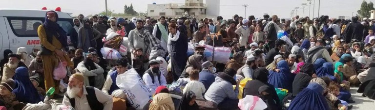 روند کمک های نقدی برای مهاجرین افغان در پاکستان آغاز شد