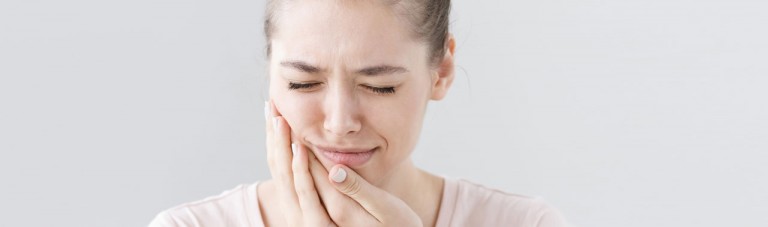 درمان خانگی دندان درد: ۷ درمان طبیعی که درد دندان را از بین ببرید