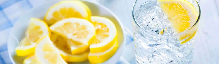اگر هر روز ترکیب آب و لیمو بخورید، این ۷ اتفاق در بدن تان رخ می‌دهد
