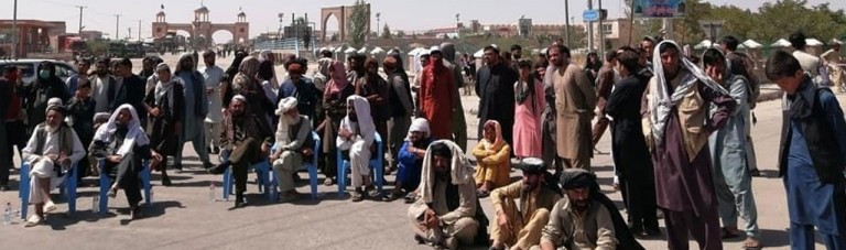 اعتراضات در غزنی؛ پس از دو روز شاهراه کابل – قندهار به روی ترافیک باز شد