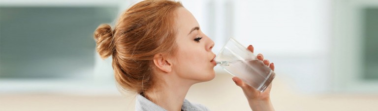 از کاهش فشار خون تا کم شدن ریسک بیماری های مزمن؛ ۶ فایده روزه آب برای سلامتی