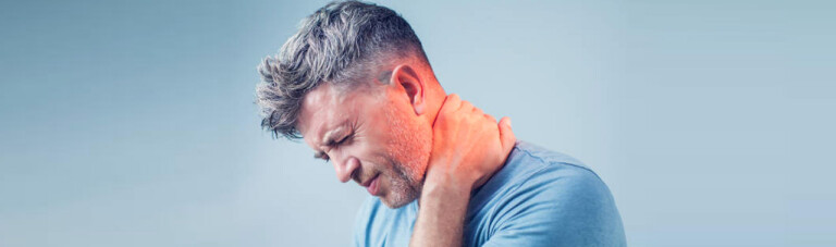 ۸ راهکار موثر درمان درد گردن و شانه در خانه
