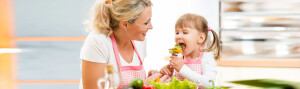تغذیه سالم برای کودکان: ۱۰ توصیه برای آنکه کودکان سالم غذا خوردن را بیاموزند
