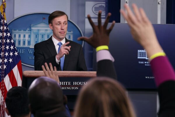 سالیوان طی یک کنفرانس خبری در کاخ سفید در 4 فبروری سوالات خبرنگاران را پاسخ‌میدهد.