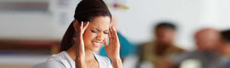 نشانه سردردهای خطرناک: ۹ نوع سردرد که باید جدی بگیرید!