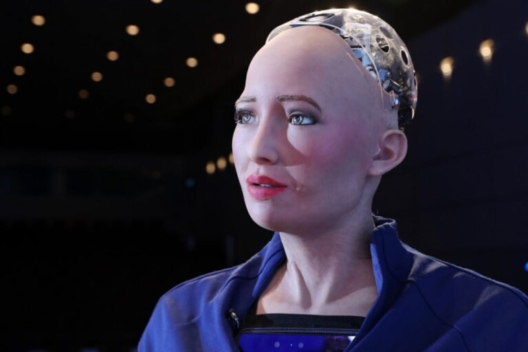 ربات اجتماعی سوفیا برای کمک به مقابله با همه گیری به تولید انبوه می‌رسد