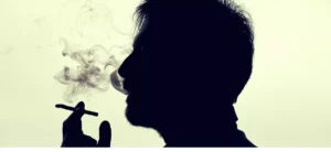 تعبیر خواب سیگار کشیدن: ۱۶ معنا و مفهوم دیدن سیگار کشیدن در خواب