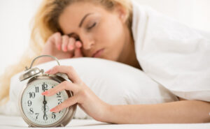 آپنه خواب یا وقفه تنفسی در خواب چیست و چه عوارضی دارد؟