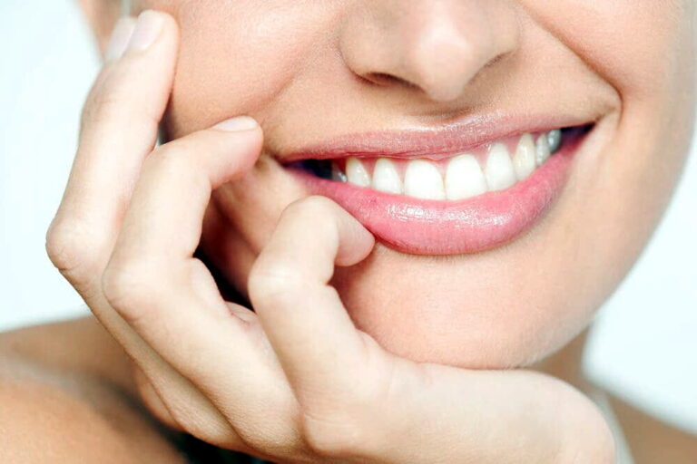 6 ماده غذایی مفید برای دندان ها که باید در برنامه غذایی تان بگنجانید!